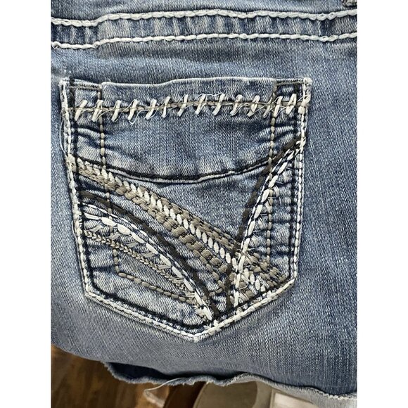 Maurices Shorts Womens 9/10 Denim 32X3 Blue Distressed Stretch Casual - Picture 11 of 12